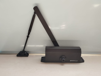 Дверной доводчик для двери морозостойкий MANTELLA до 75кг коричневый